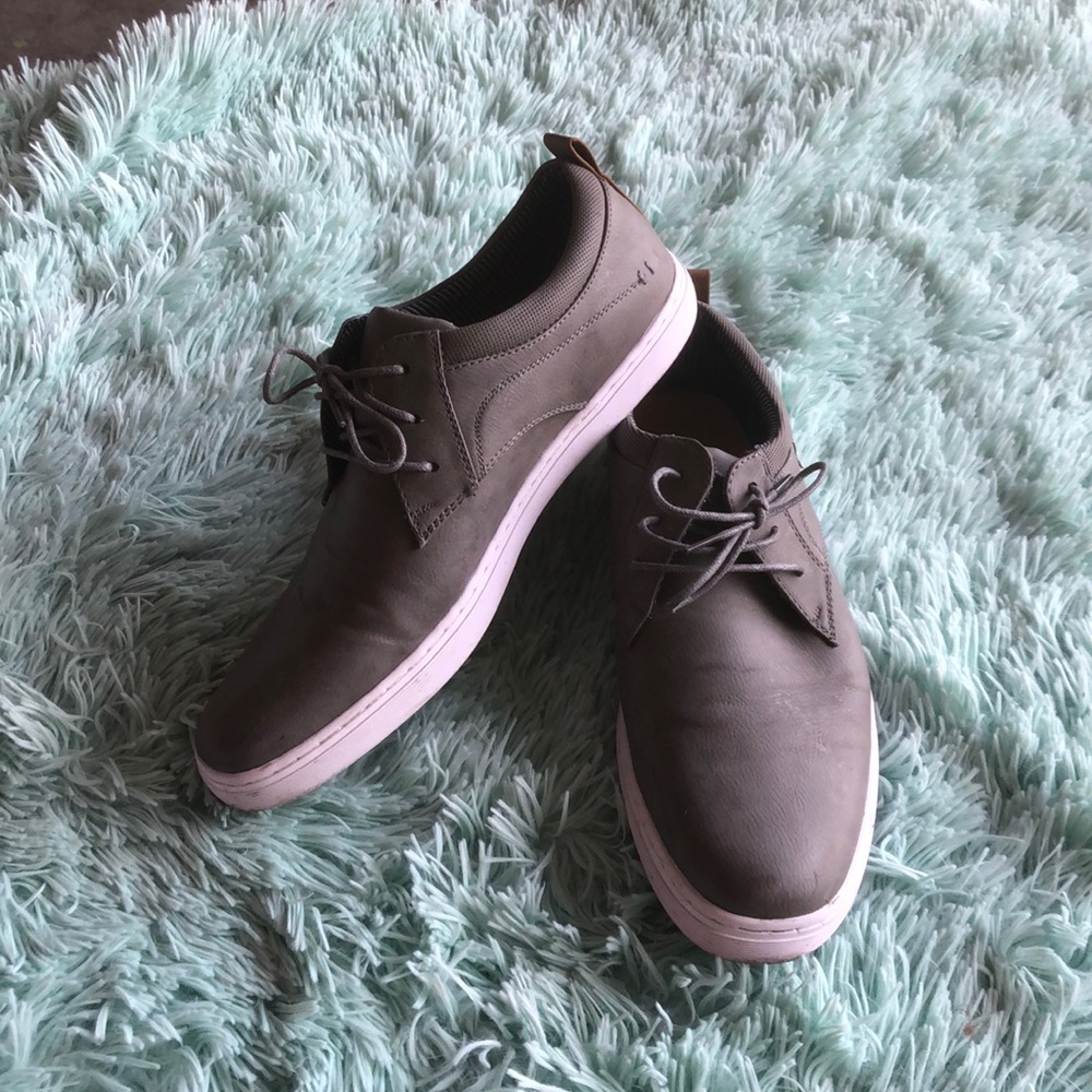 Men’s 10.5 Steve Madden dress shoes